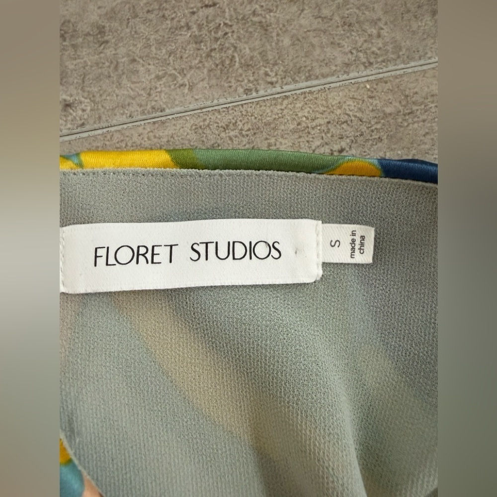 FLORET STUDIOS Printed Tie Front Satin Maxi Dress in Yellow Multi Swirl Size S - Picture 12 of 15